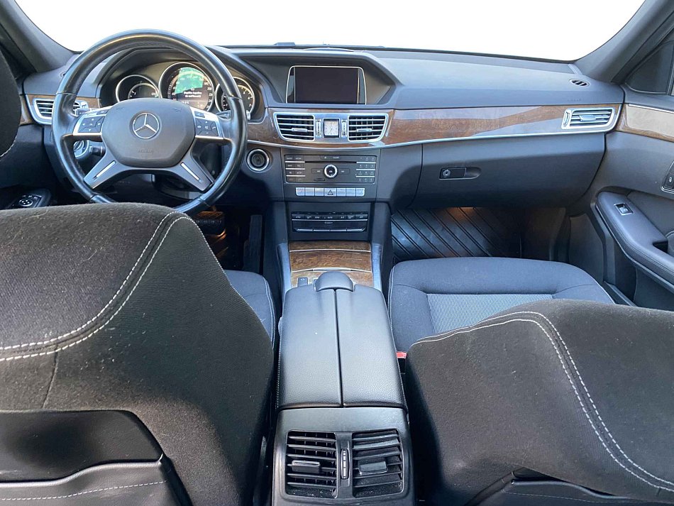 Mercedes-Benz Třída E 2.0i  E200