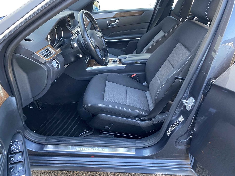 Mercedes-Benz Třída E 2.0i  E200