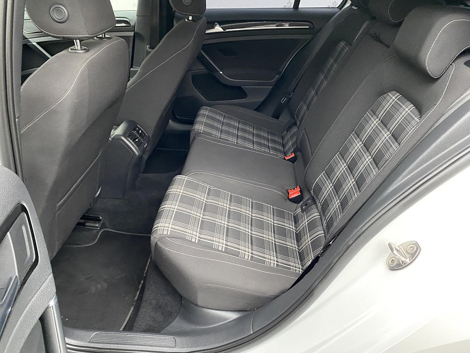 Volkswagen Golf 2.0 TDi GTD