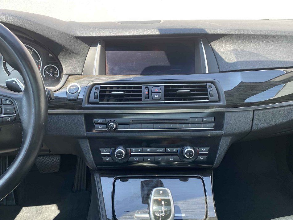 BMW Řada 5 3.0 D LuxuryLine 530D