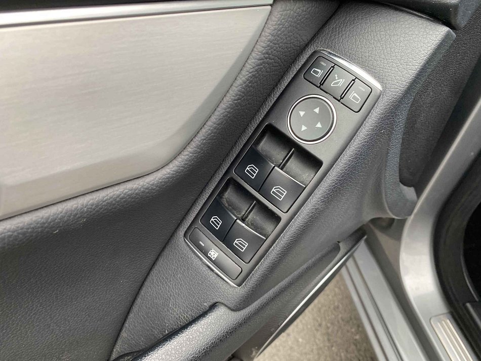 Mercedes-Benz Třída C 1.8CGi Avantgarde C200