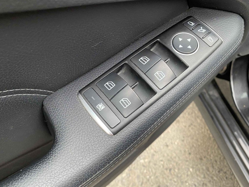 Mercedes-Benz Třída E 2.0 CGi  E200