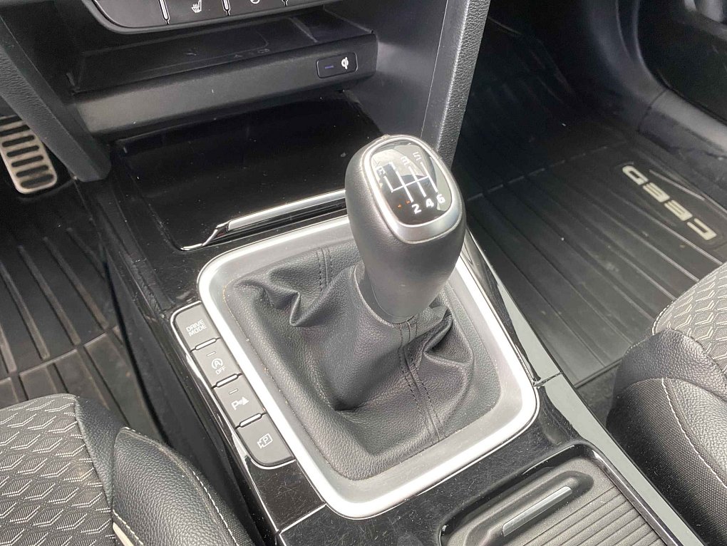 Kia Ceed 1.6 CRDi TOP