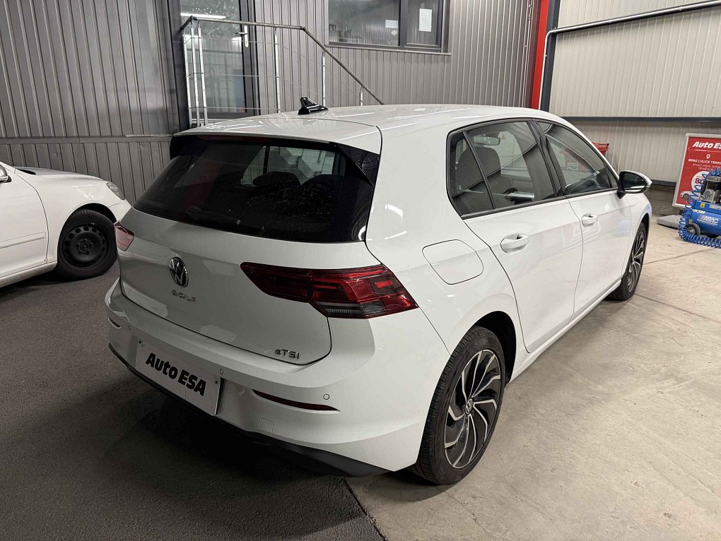 Volkswagen Golf 1.0eTSi 