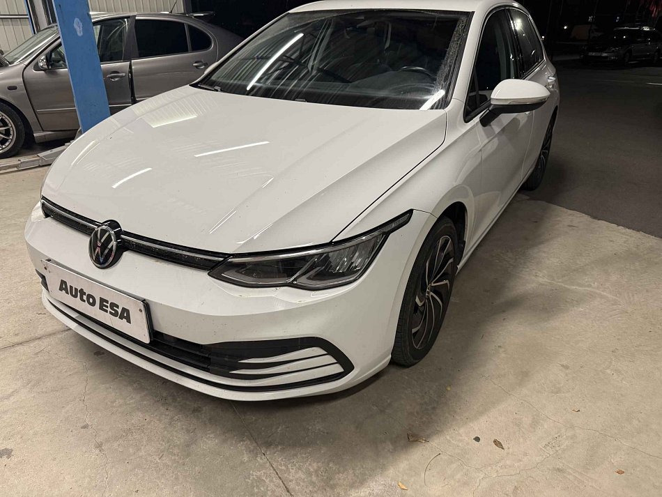 Volkswagen Golf 1.0eTSi 