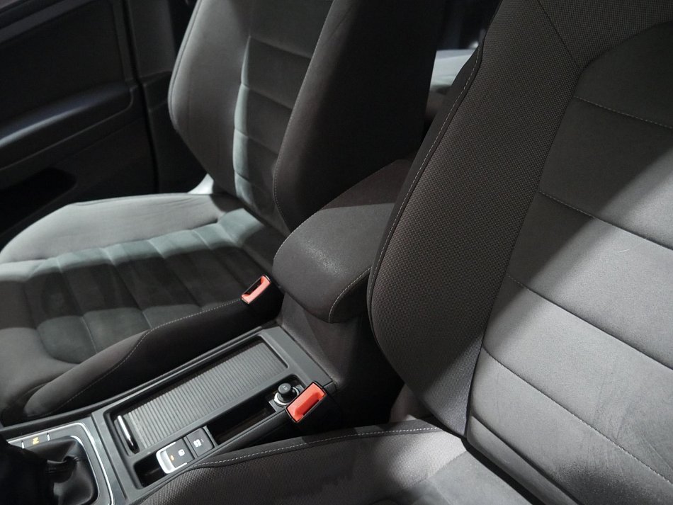 Volkswagen Golf 1.0 TSI 