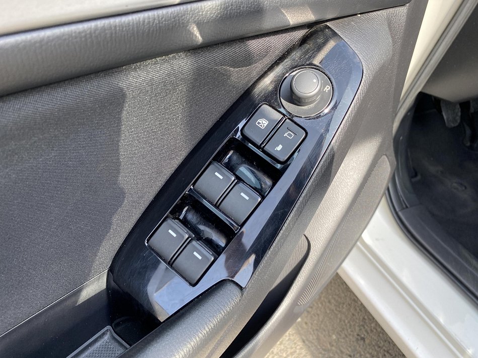 Mazda 3 2.0i 