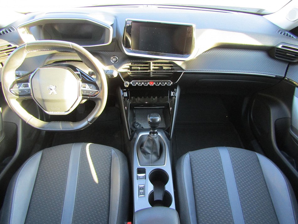 Peugeot 2008 1.2i 