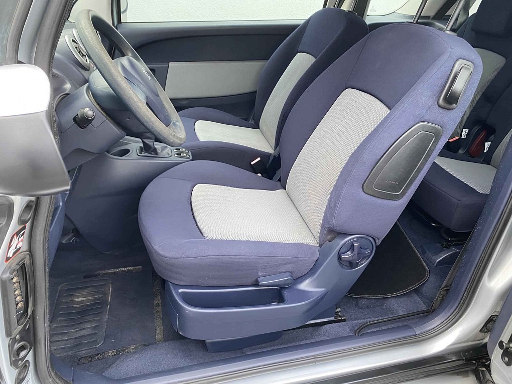 Peugeot 1007 1.4i 