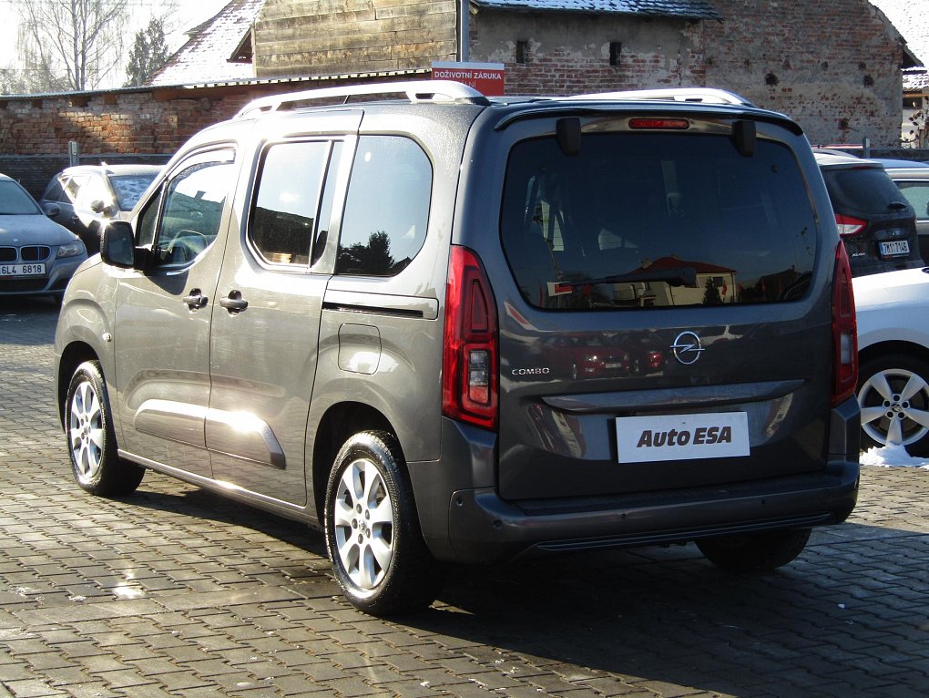 Opel Combo 1.2T Elegance