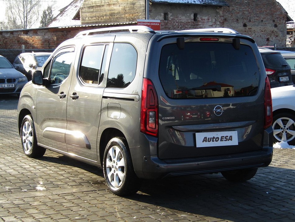 Opel Combo 1.2T Elegance