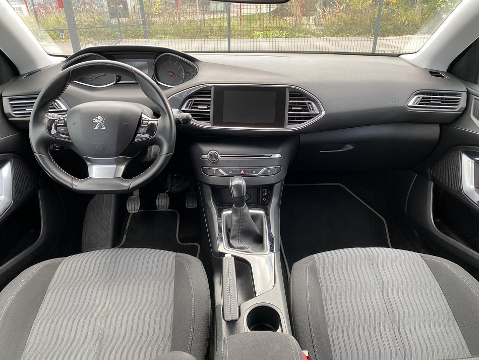 Peugeot 308 1.2i 