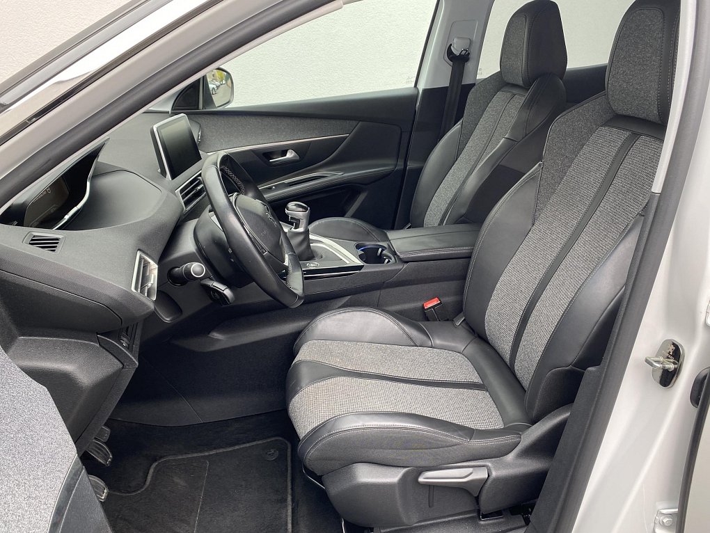 Peugeot 3008 1.2PT Allure