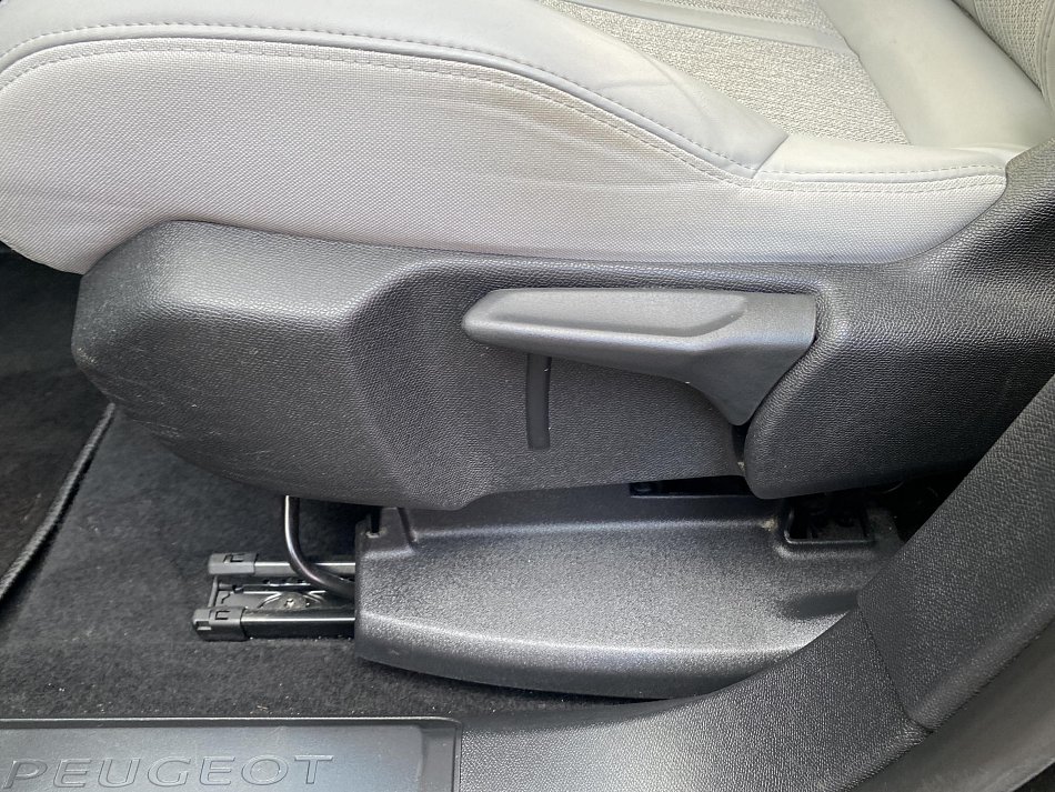 Peugeot 3008 1.2PT Allure