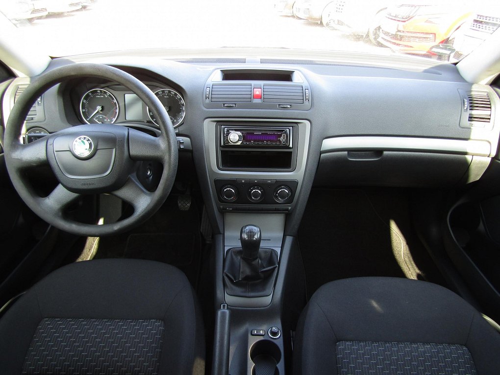 Škoda Octavia II 1.6 MPi Tour