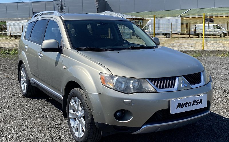 Mitsubishi Outlander 2.0 Di-D  4x4 7míst