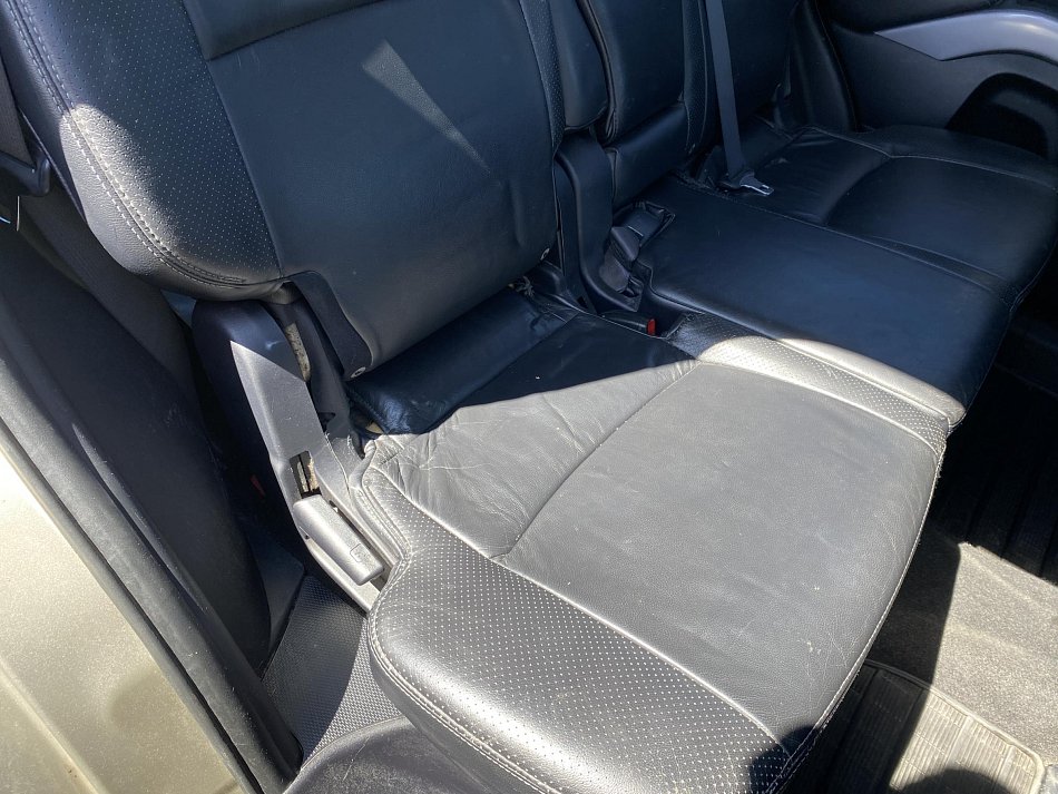 Mitsubishi Outlander 2.0 Di-D  4x4 7míst