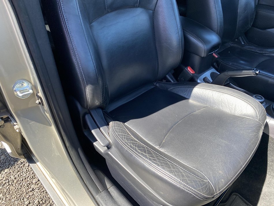 Mitsubishi Outlander 2.0 Di-D  4x4 7míst