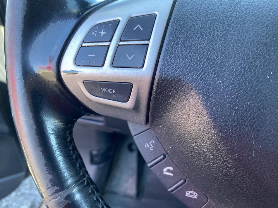 Mitsubishi Outlander 2.0 Di-D  4x4 7míst