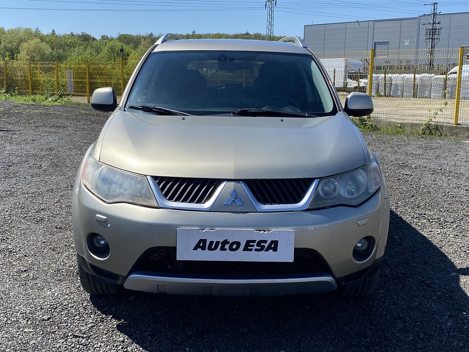 Mitsubishi Outlander 2.0 Di-D  4x4 7míst