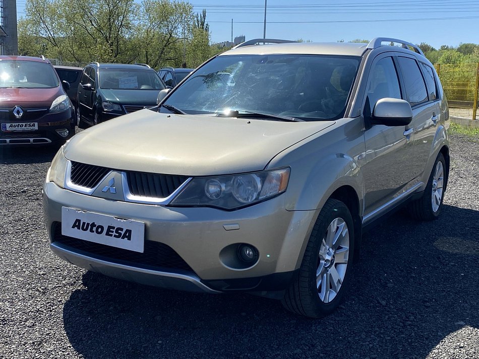 Mitsubishi Outlander 2.0 Di-D  4x4 7míst