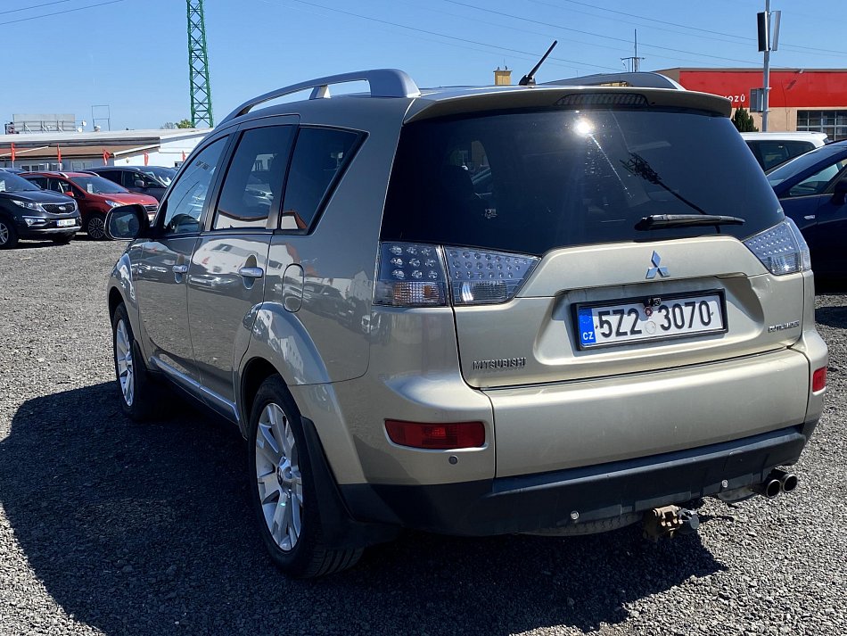 Mitsubishi Outlander 2.0 Di-D  4x4 7míst
