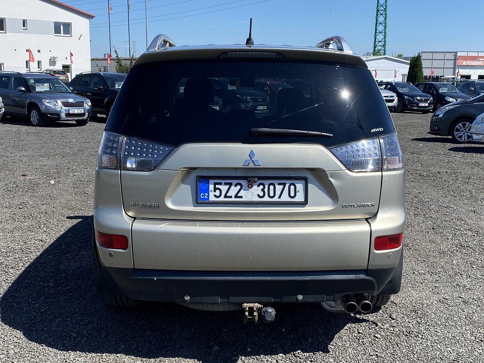 Mitsubishi Outlander 2.0 Di-D  4x4 7míst