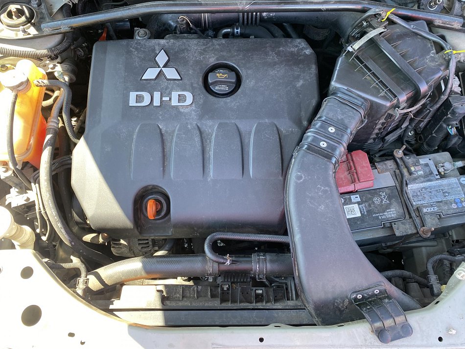Mitsubishi Outlander 2.0 Di-D  4x4 7míst