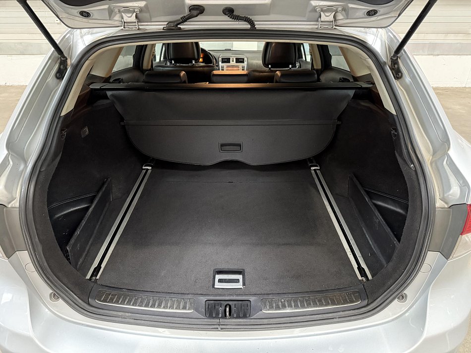 Toyota Avensis 2.2 D-CAT 