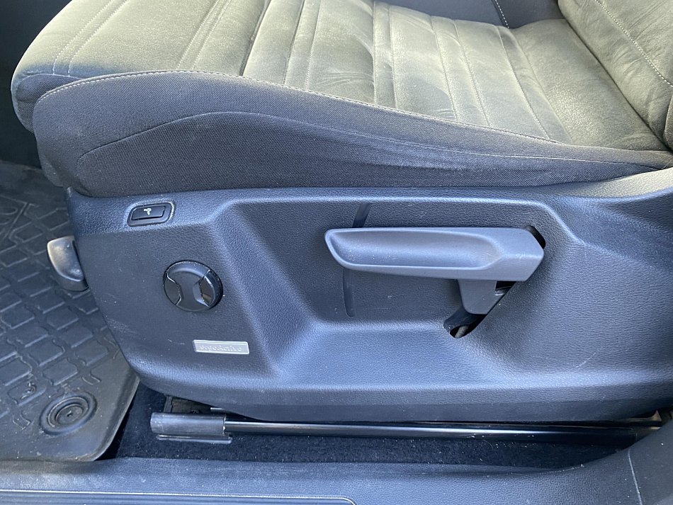 Volkswagen Touran 2.0TDi  7míst