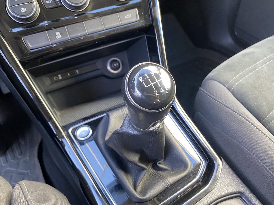 Volkswagen Touran 2.0TDi  7míst