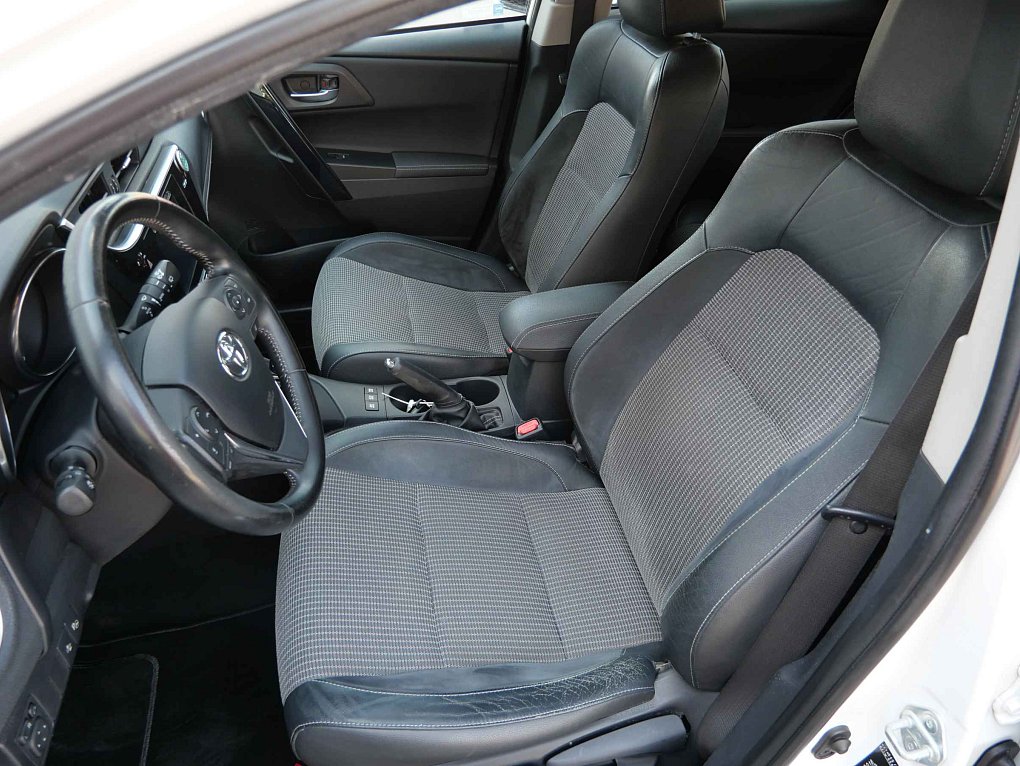Toyota Auris 1.8HSD 