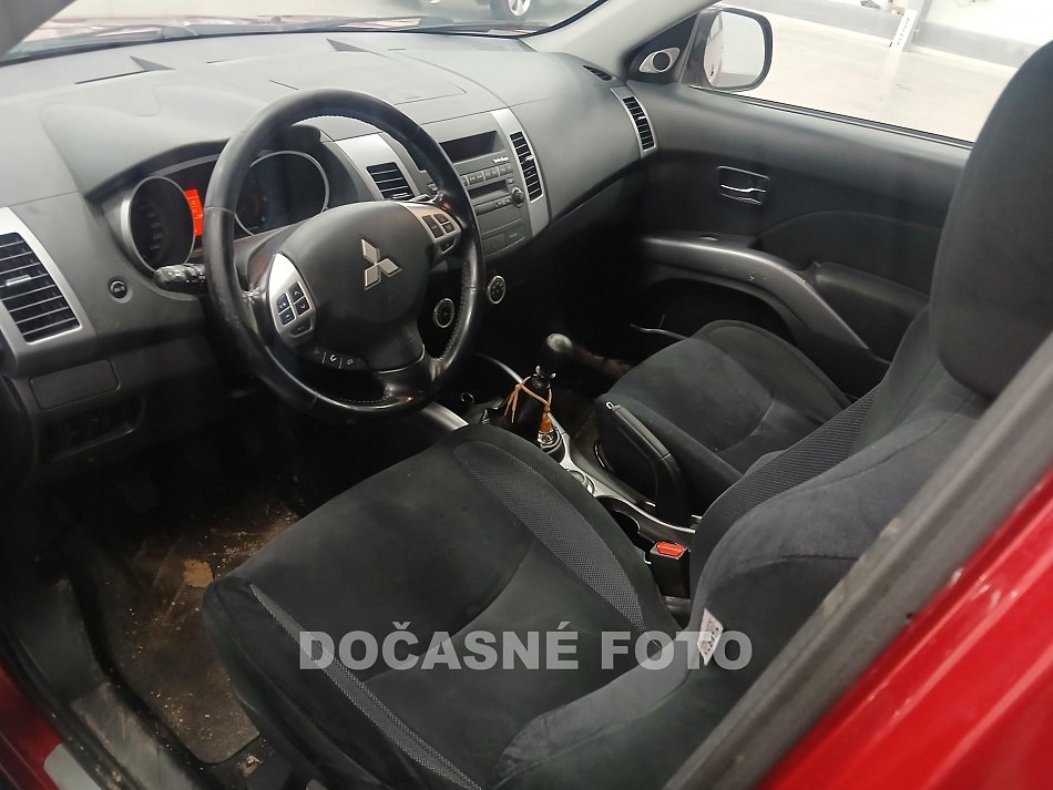 Mitsubishi Outlander 2.0 Di-D  4x4, 7míst