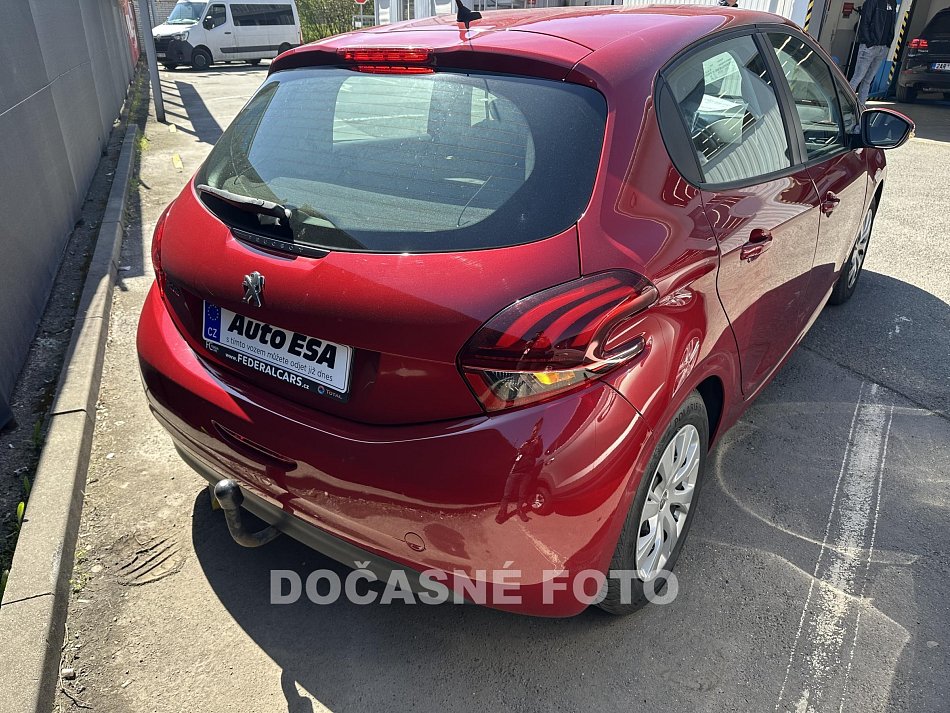 Peugeot 208 1.2i 