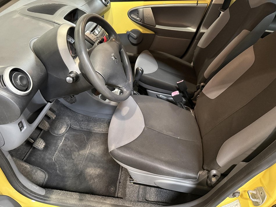 Peugeot 107 1.0 i 