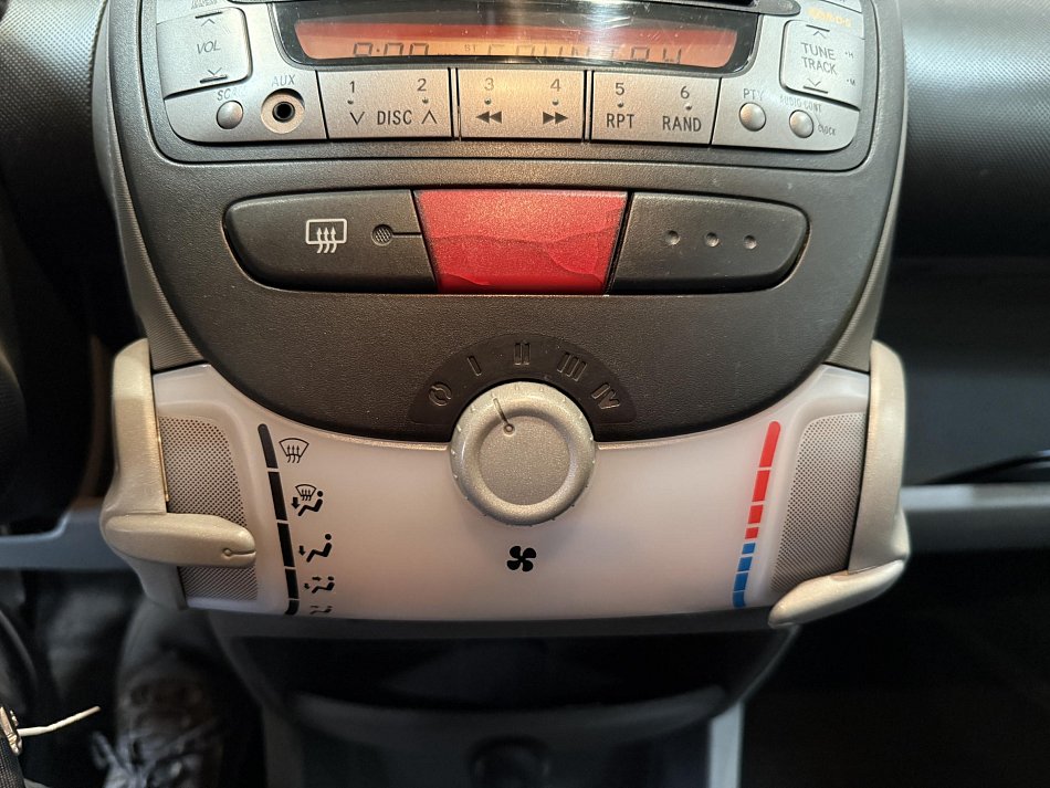 Peugeot 107 1.0 i 