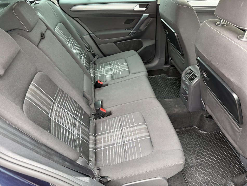 Volkswagen Sportsvan 2.0 TDi Lounge