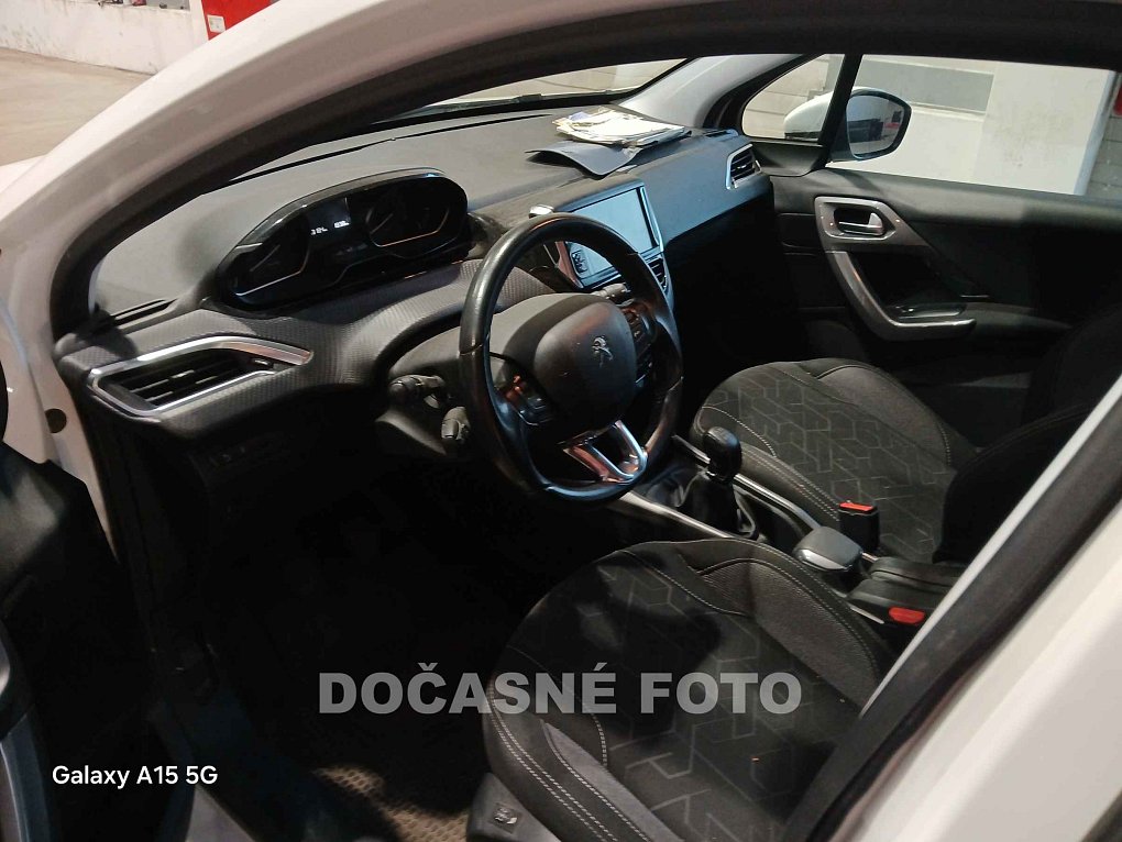 Peugeot 2008 1.2 PT 