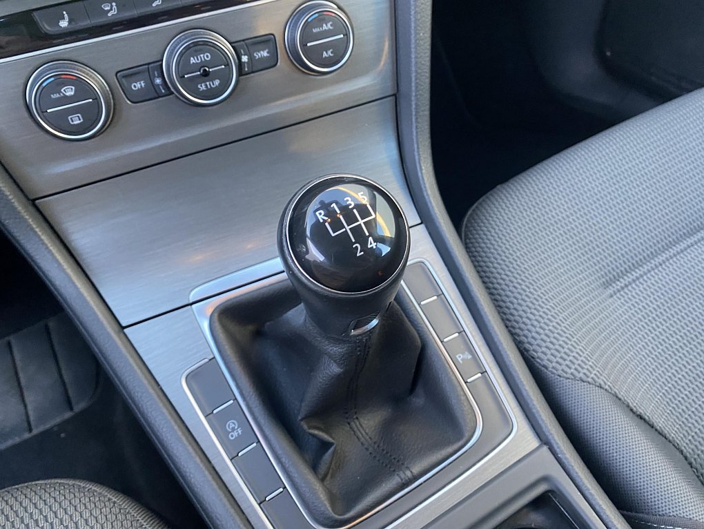 Volkswagen Golf 1.6 TDi Comfortline VII