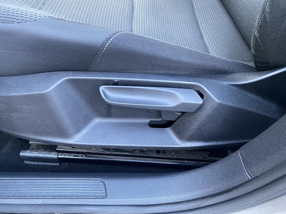 Volkswagen Golf 1.6 TDi Comfortline VII