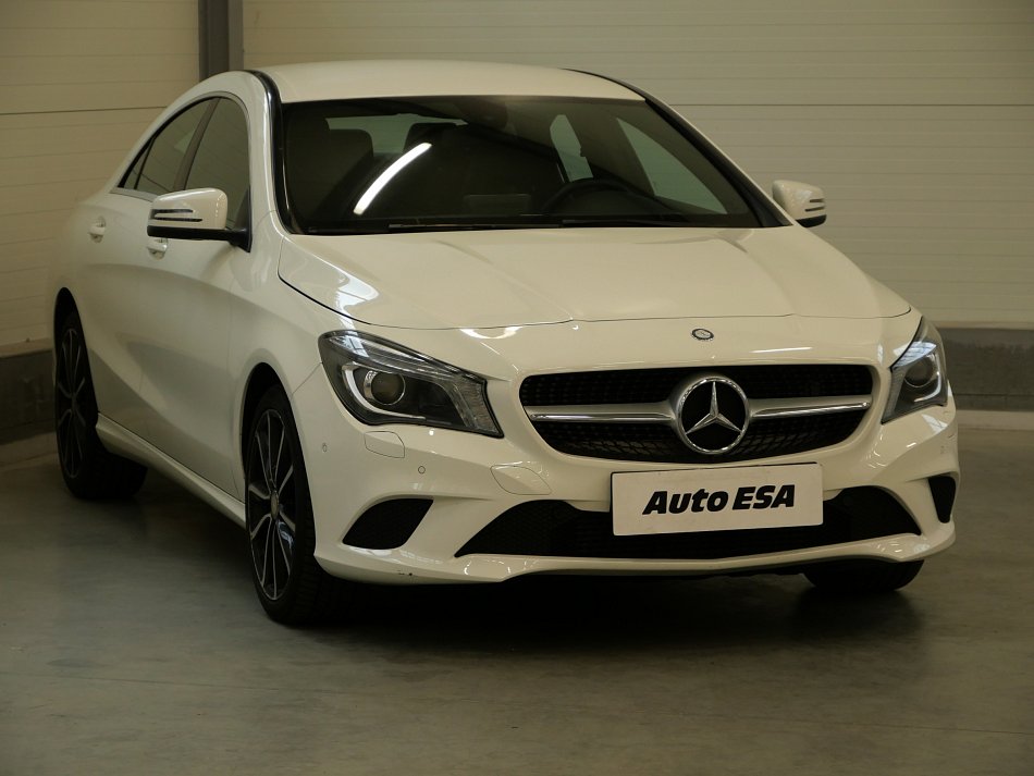 Mercedes-Benz CLA 1.6i  CLA 180