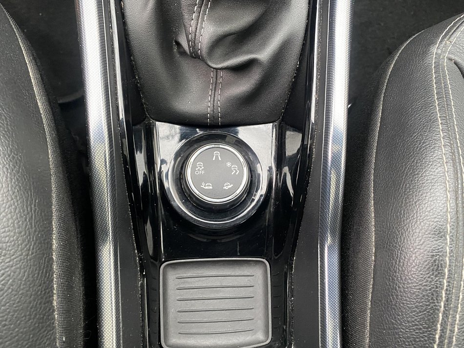 Peugeot 2008 1.6 HDi Féline Titane