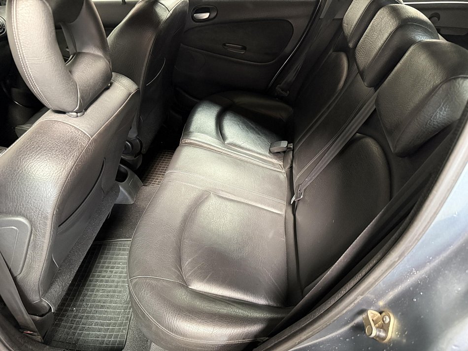 Peugeot 206 1.6i 