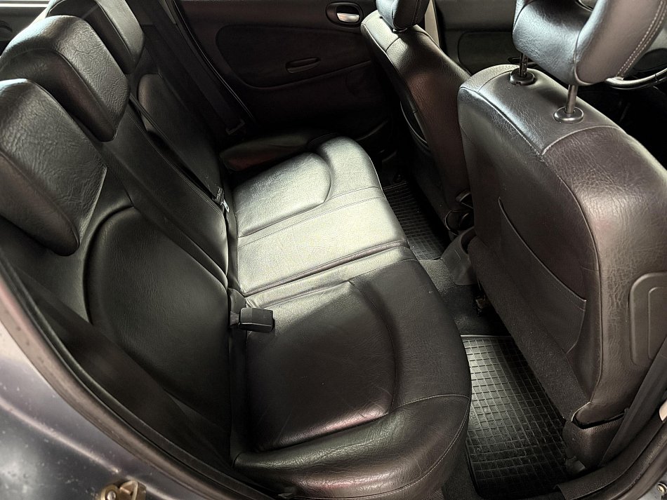 Peugeot 206 1.6i 