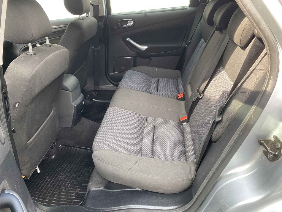 Ford Mondeo 2.0 i Ghia