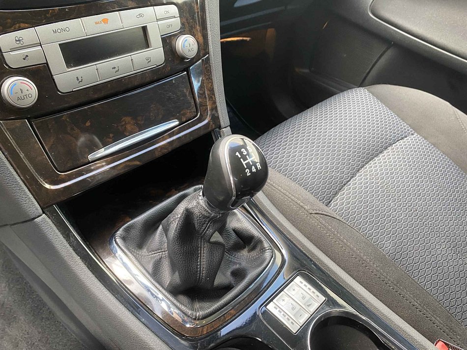 Ford Mondeo 2.0 i Ghia