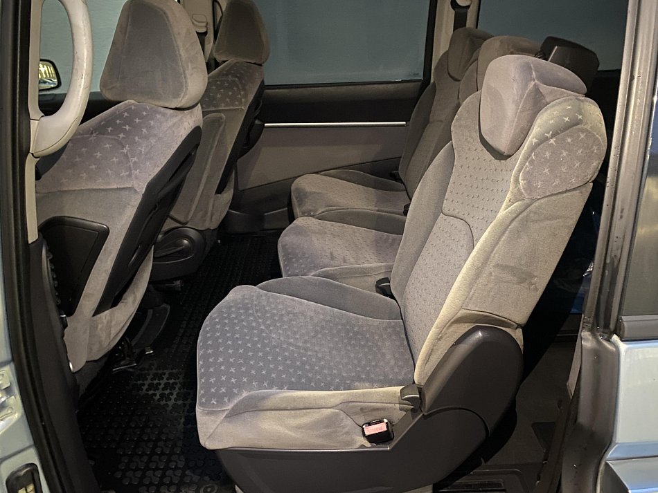 Peugeot 807 2.2i  7míst