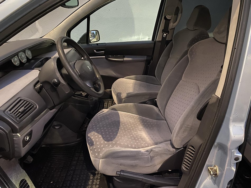 Peugeot 807 2.2i  7míst