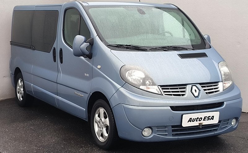 Renault Trafic 2.0dCi Black Edition L2 9míst