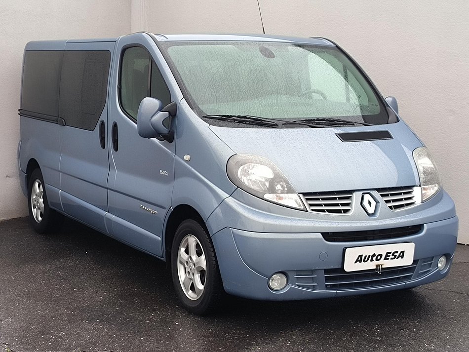 Renault Trafic 2.0dCi Black Edition L2 9míst